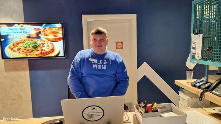 Dimitrij, a recepciós