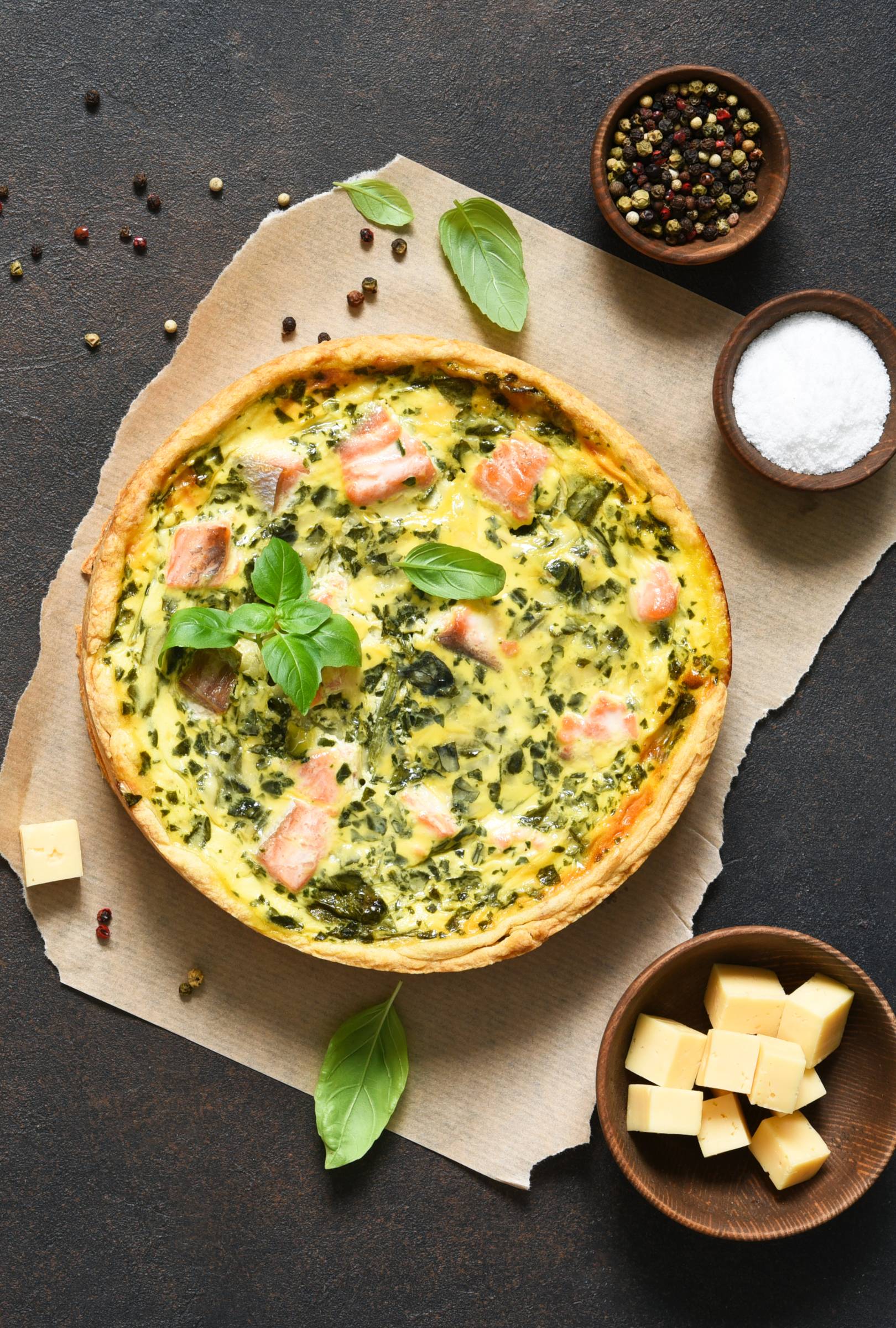 Karácsony reggelén egy kiadós lazacos quiche csak még több energiával tölt majd fel.