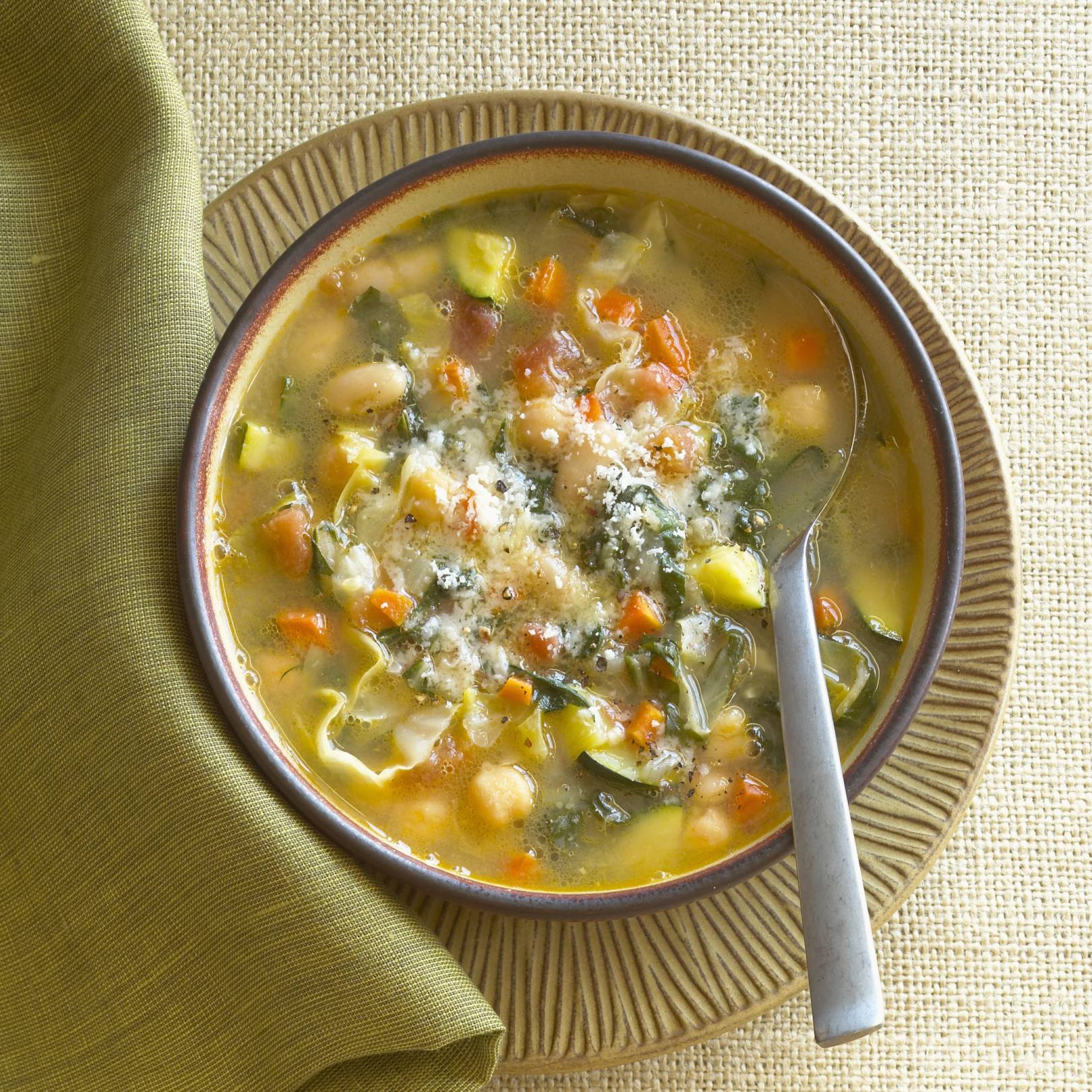Zöldséges minestrone.