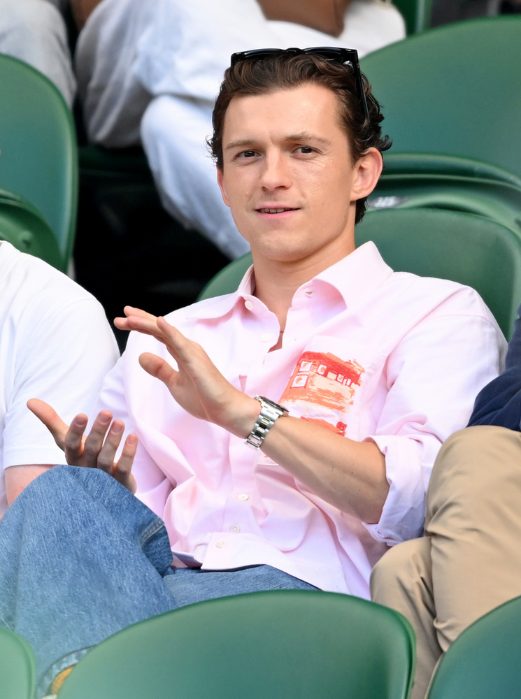 Tom Holland – 35,7 millió fontA dobogó második fokára Tom Holland került, aki Pókember szerepének köszönhetően generációja egyik legjelentősebb színészévé nőtte ki magát.