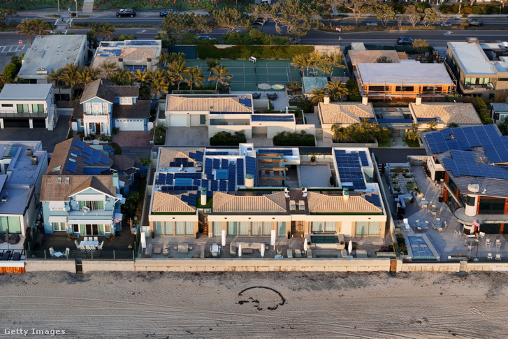 Légi felvételről látható Bill Gates tengerparti otthona