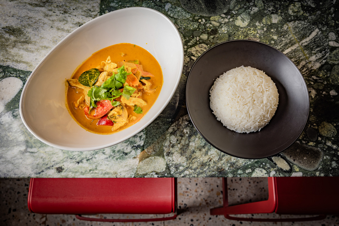 Sárga curry csirkével, rizzsel