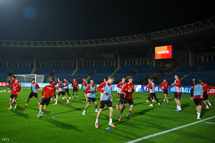 A magyar válogatott edzése a Vazgen Szargszján Köztársasági Stadionban Jerevánban