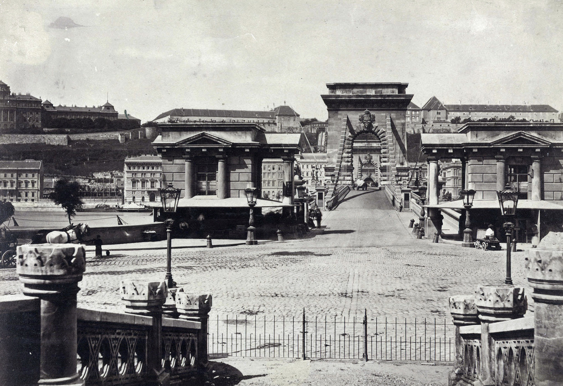 Széchenyi István (Ferenc József) tér, a Széchenyi lánchíd és a budai Vár a koronázási dombról nézve. A felvétel 1873 körül készült