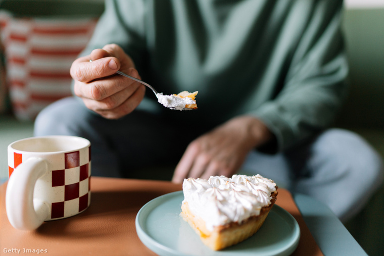 Érdemes visszaszorítani a cukor fogyasztást is, azonban mértékkel lehet édességeket fogyasztani. (Illusztráció: Getty Images)
