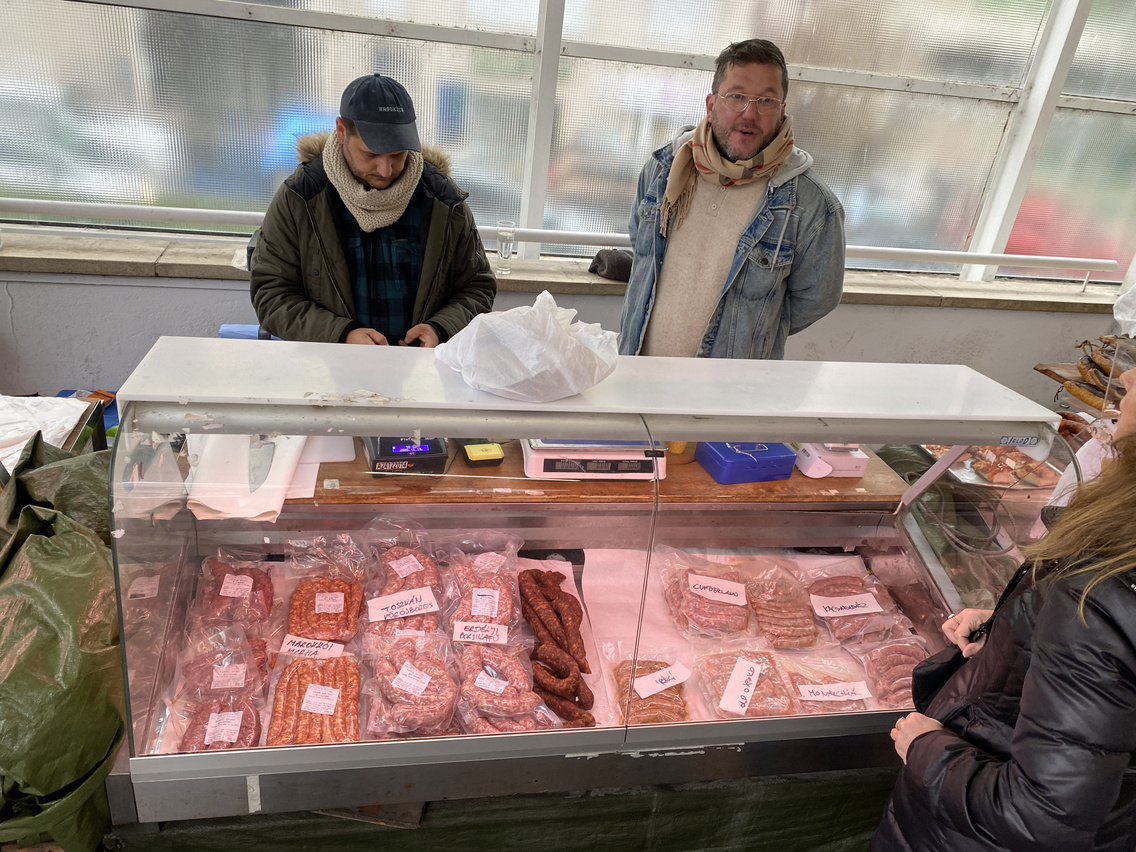 Feri, Sanya és a kolbászok