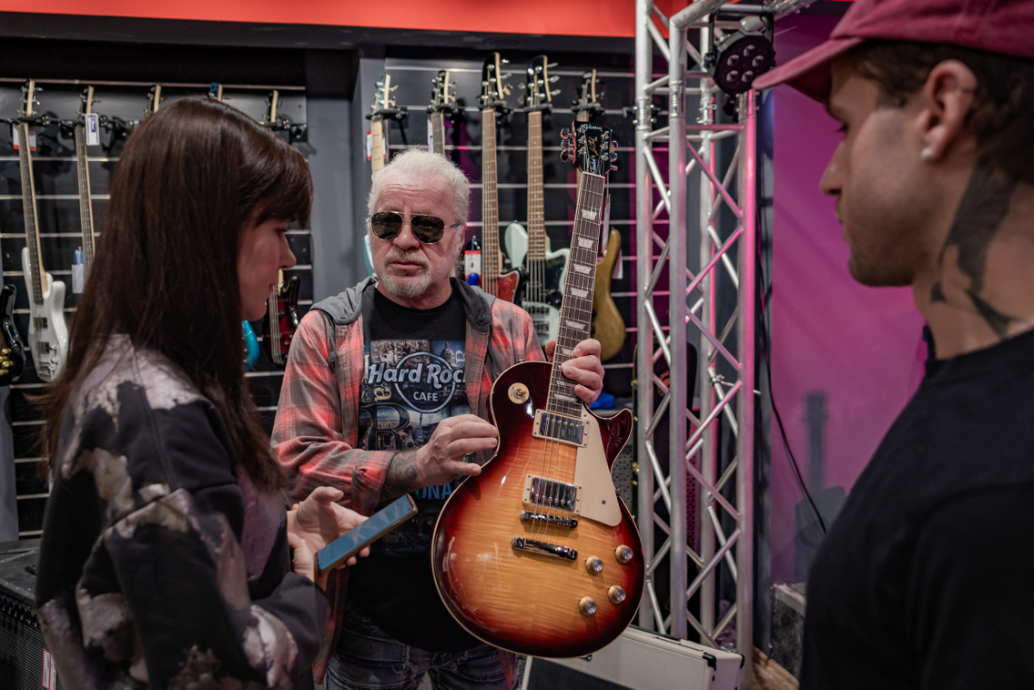 Gitárcentrum Hangszerbolt 251113 Szabó Gábor 033