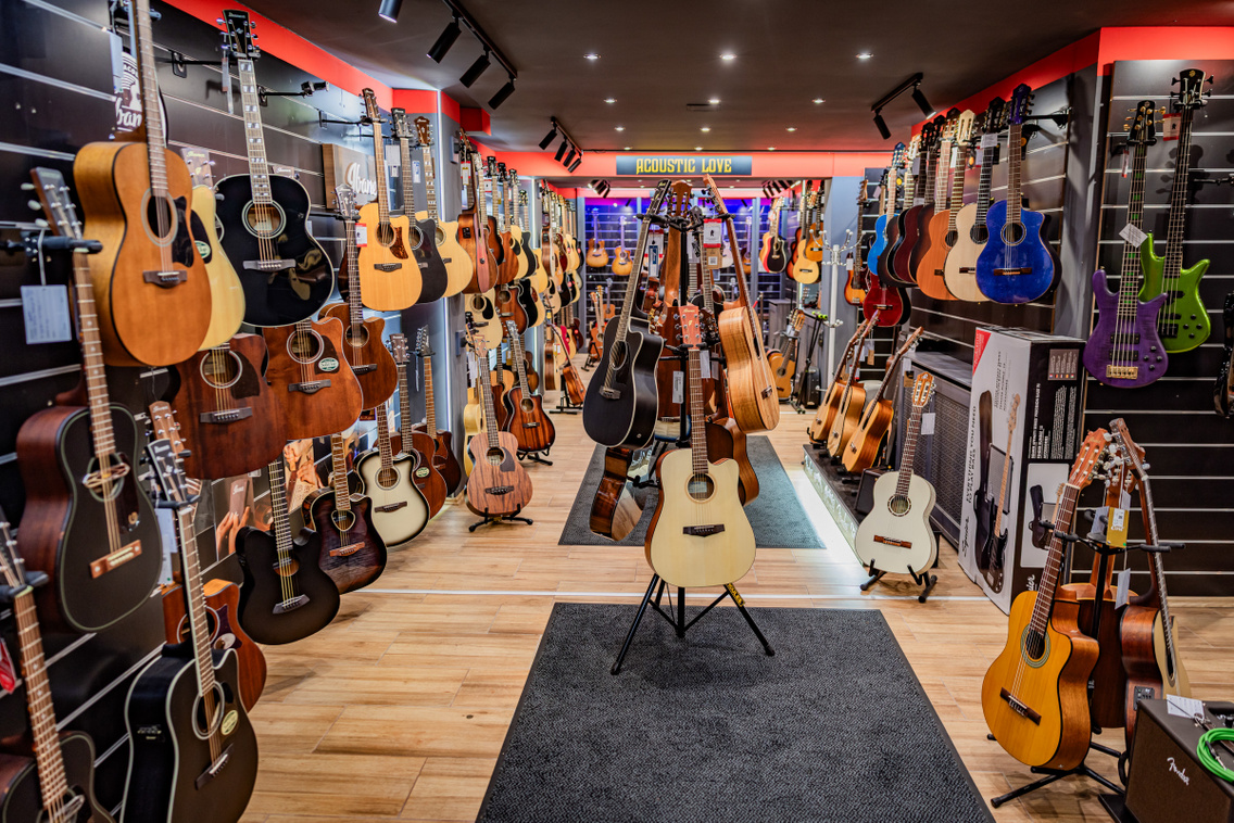 Gitárcentrum Hangszerbolt 251113 Szabó Gábor 011