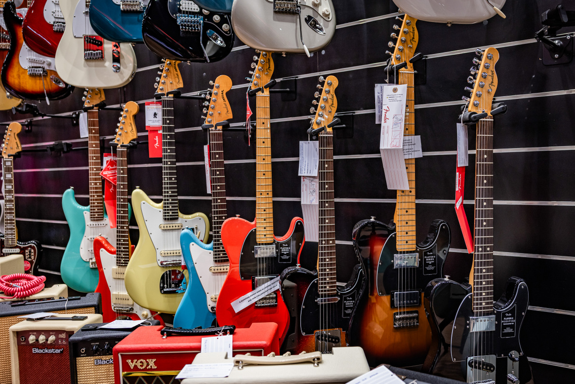 Gitárcentrum Hangszerbolt 251113 Szabó Gábor 030