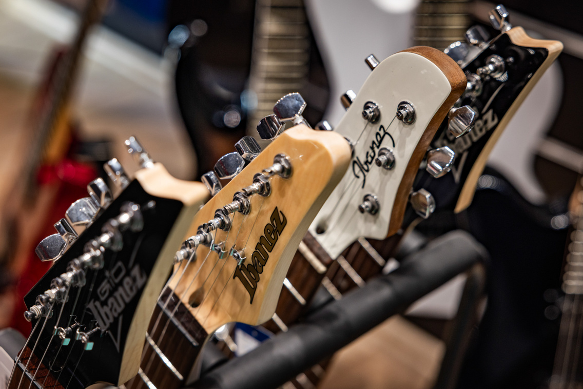 Gitárcentrum Hangszerbolt 251113 Szabó Gábor 025