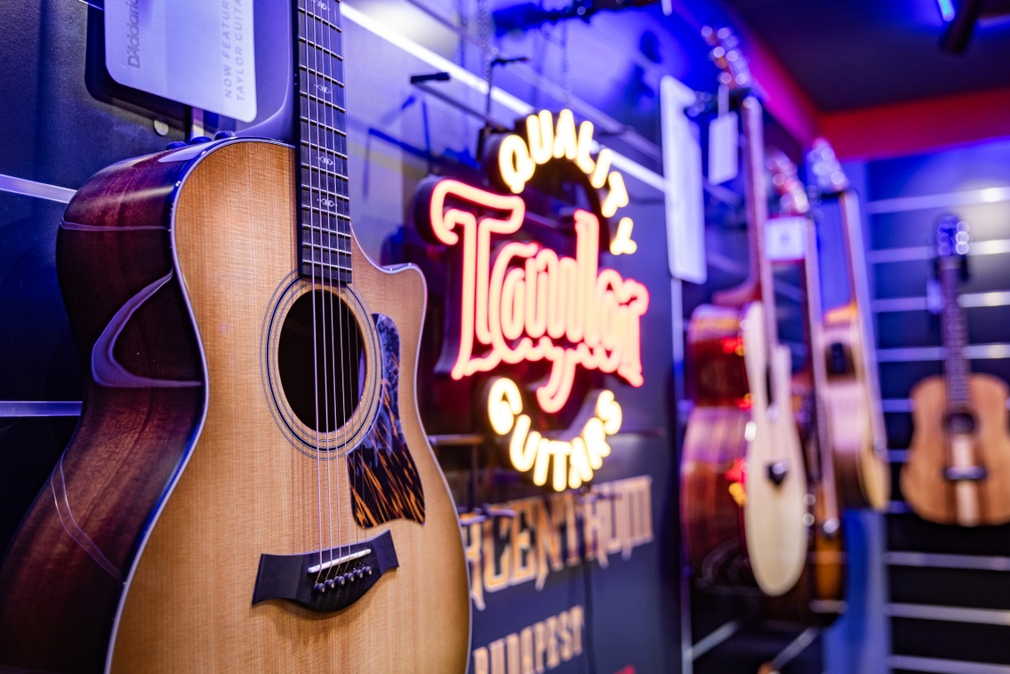 Gitárcentrum Hangszerbolt 251113 Szabó Gábor 042