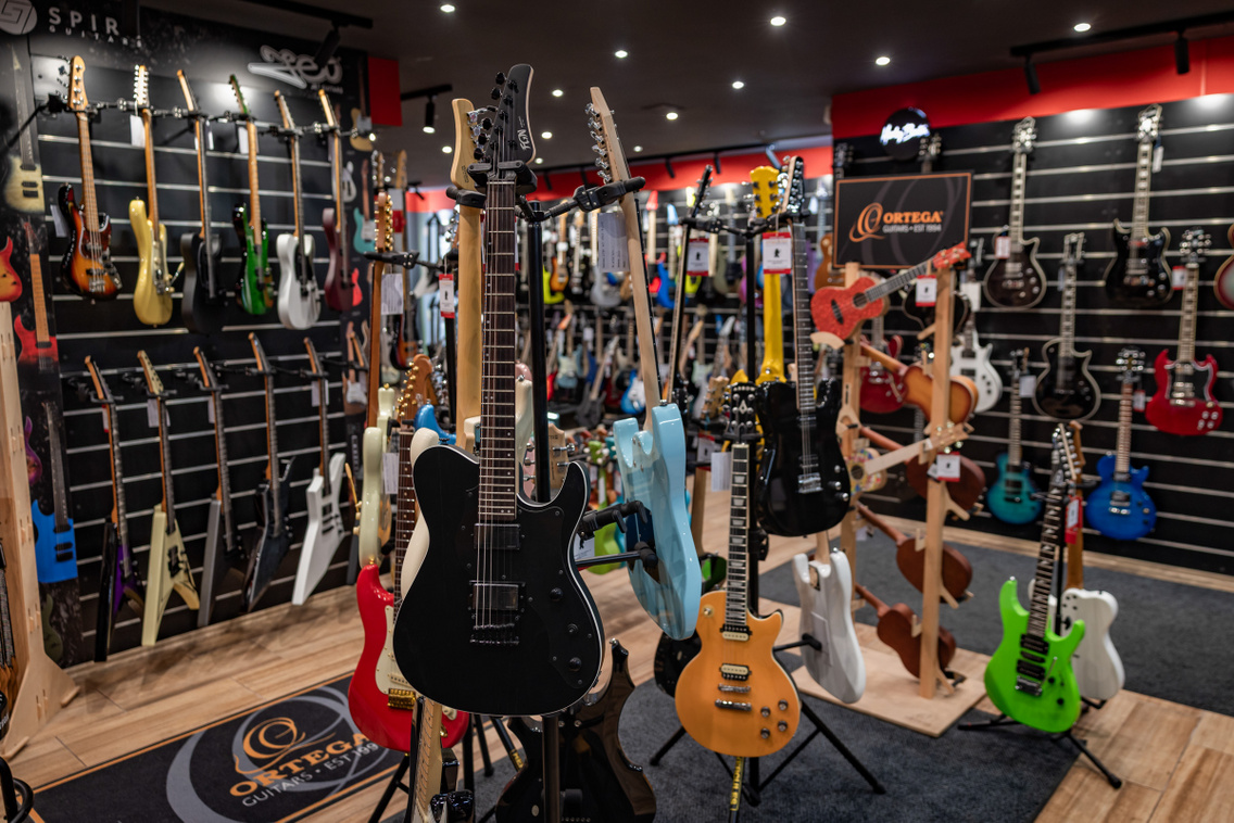 Gitárcentrum Hangszerbolt 251113 Szabó Gábor 008