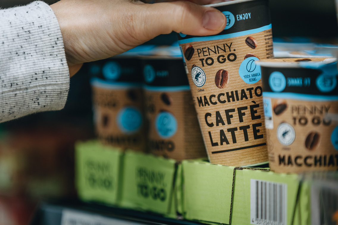 Kényelmesen magunkkal vihetjük a poharas kávét