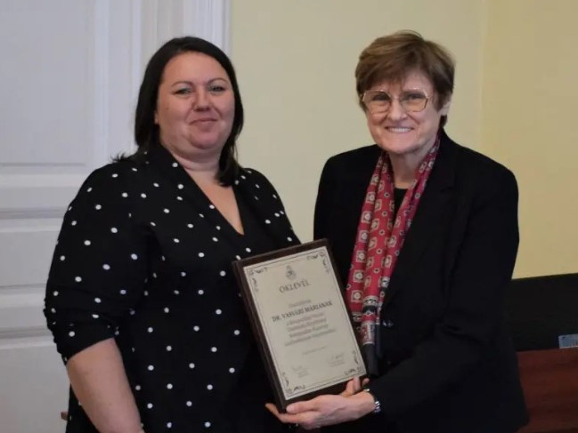 dr. Vasvári Mária és Karikó Katalin