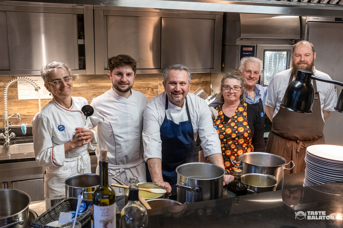 Kistücsök Food & Room