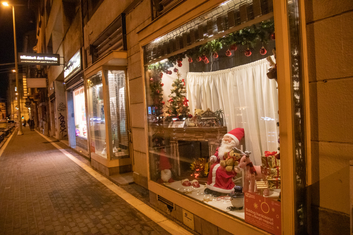 margit-negyed-karacsony-kirakat