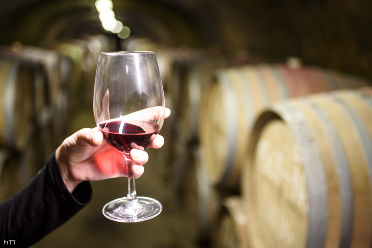 Egy pohár Egri Bikavér