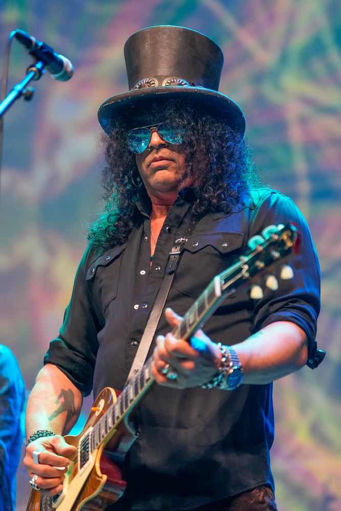 Slash - Guns N' RosesNehéz lenne önpusztítóbbnak lenni, mint a Guns N' Roses tagjai voltak a 90-es évek elején, amikor világszerte a csúcson voltak