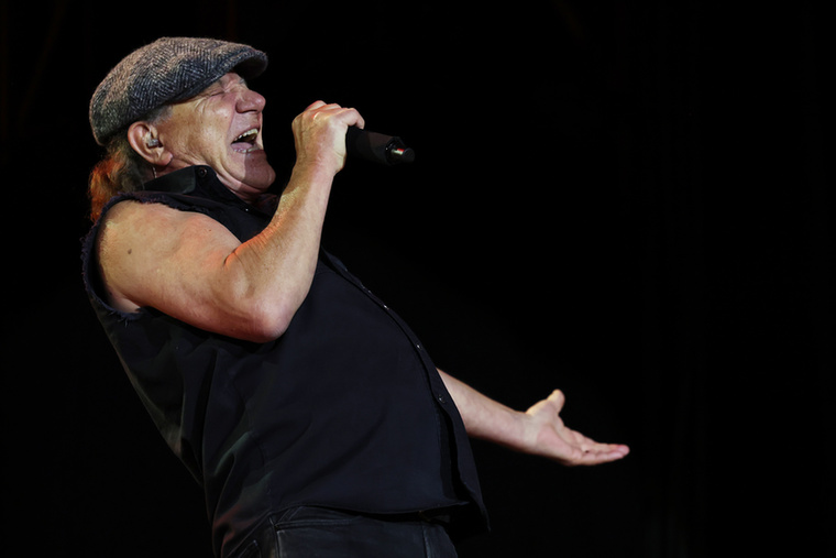 Brian Johnson - AC/DC2017-ben Johnson egy vintage Austin A35-ös autóval vett részt egy versenyen, amelyet sokan a világ legnagyobb klasszikus autóverseny-fesztiváljának tartanak
