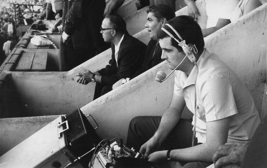 Bozsik Stadion, Knézy Jenő a Budapesti Honvéd – Ferencváros (2:1) labdarúgó-mérkőzésről közvetít 1971. szeptember 4-én