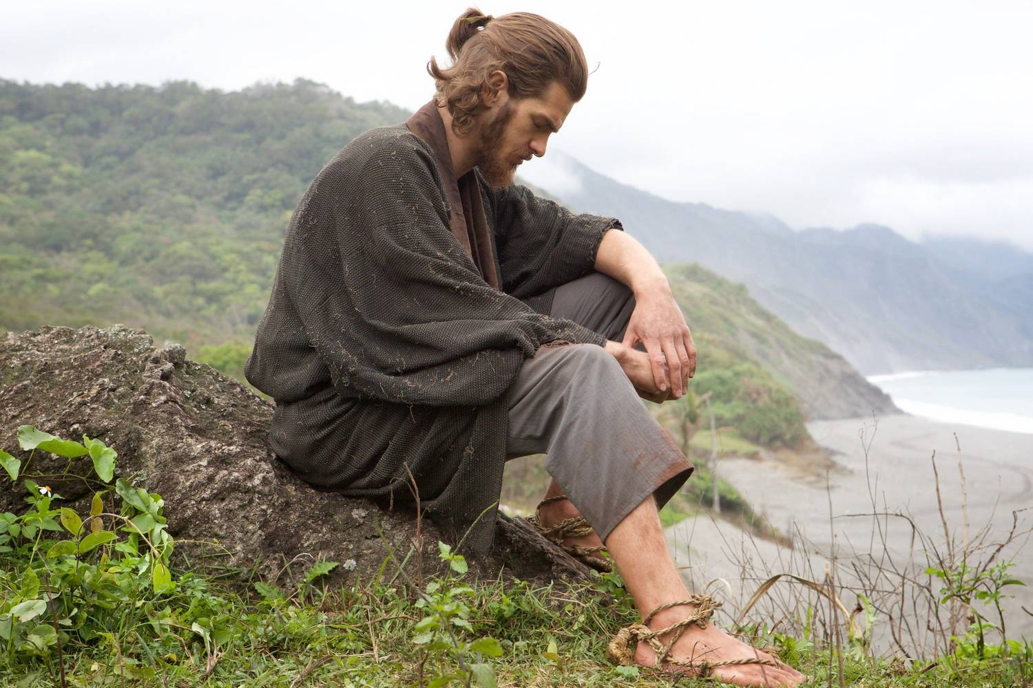 Andrew Garfield a Némaság című filmben.