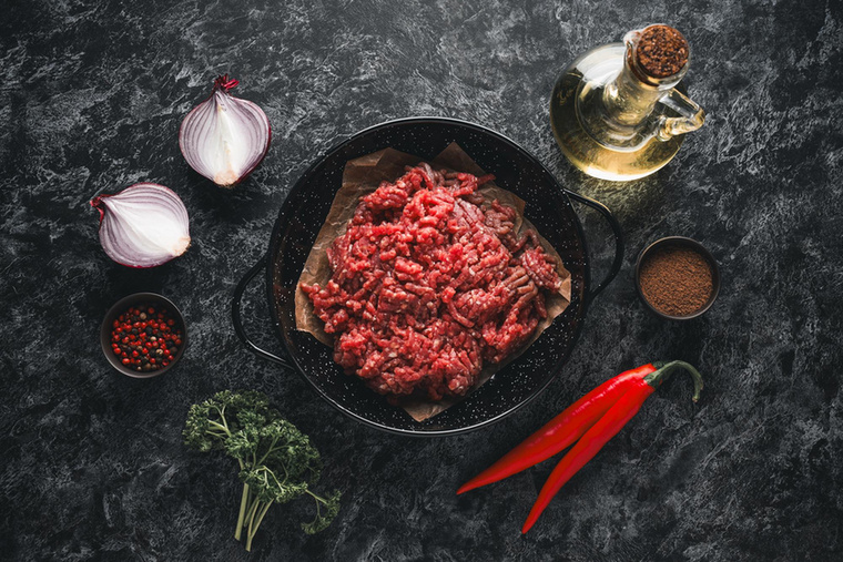 Darált húsSertésszelet, darált marha, steak – ezeket sem kell (és nem is ajánlott) megmosni