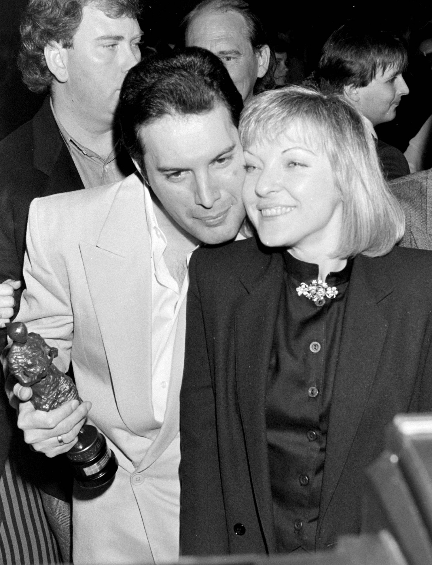 Freddie Mercury és Mary Austin 1969 és 1976 között alkottak egy párt, de a köztük lévő barátság sosem szakadt meg. A kép 1987-ben készült.