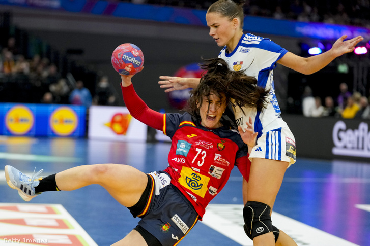 A spanyol Maddi Bengoetxea Erriondo (balra) akad fenn az izlandi Matthildur Lilja Jónsdóttiron