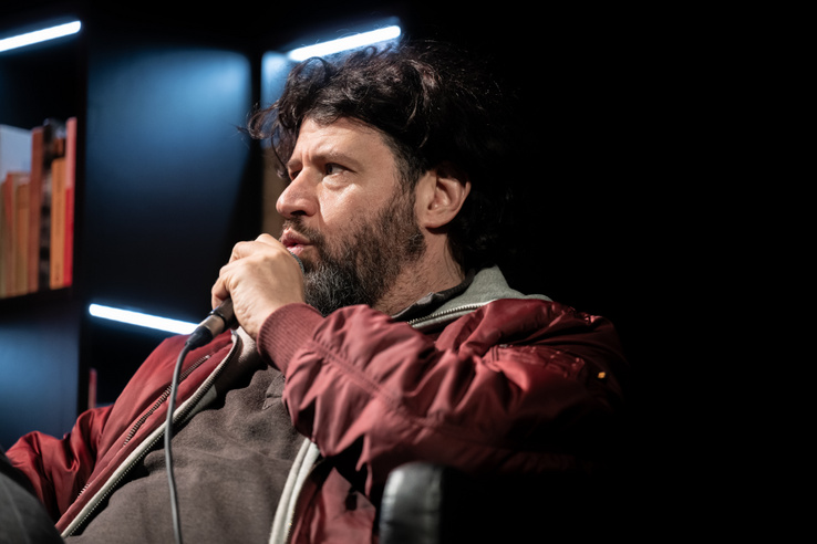 Puzsér Róbert nekiment az RTL-nek a Heti Hetes kezdési időpontja miatt, Kolosi Péter tisztázta a helyzetet