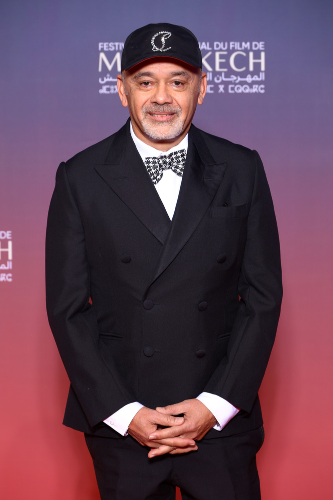 Christian LouboutinA Sunday Times 2011-es interjújában Christian Louboutin azt állította, hogy a magassarkú viselése potenciálisan előidézheti a nőknél az orgazmust.