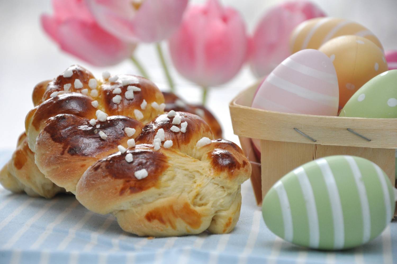 A foszlós, édes kalács a húsvét egyik kihagyhatatlan alapeleme. Ha szeretnél tippeket, hogyan fond meg, illetve a hozzá tartozó receptért kattints ide!