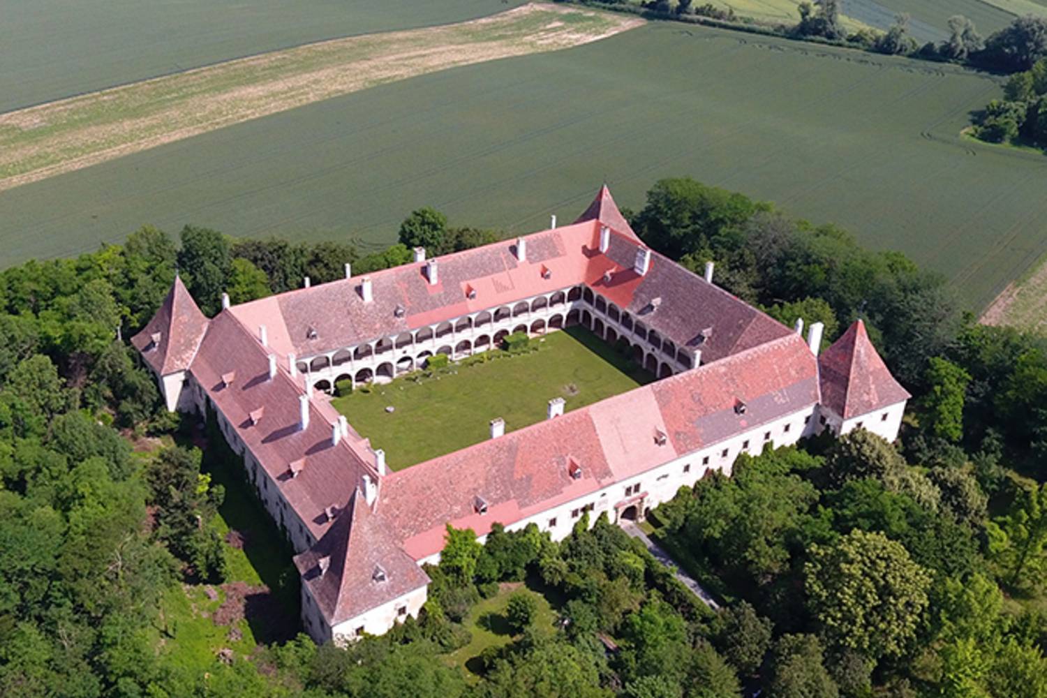 Sopronkeresztúr, Nádasdy-várkastély.