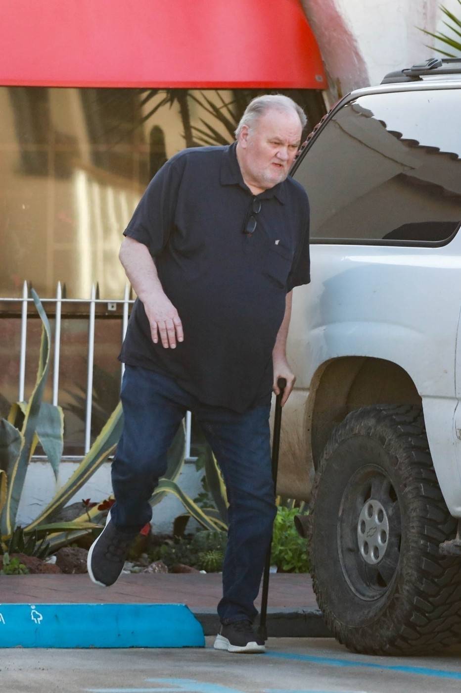 Thomas Markle már 2024 márciusában is sétabottal tudott csak járni.