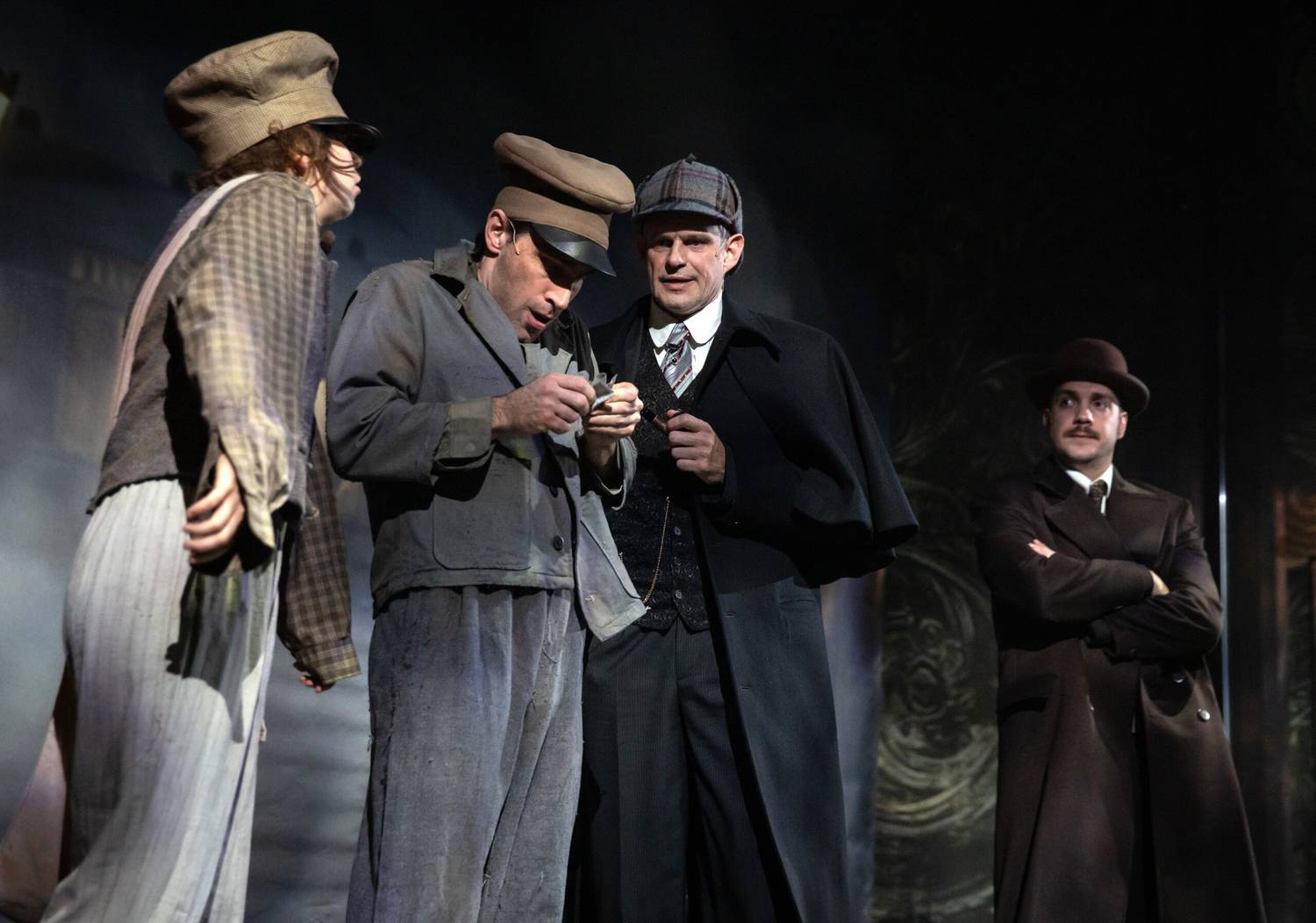 sherlock-holmes-es-a-moriarty-rejtely