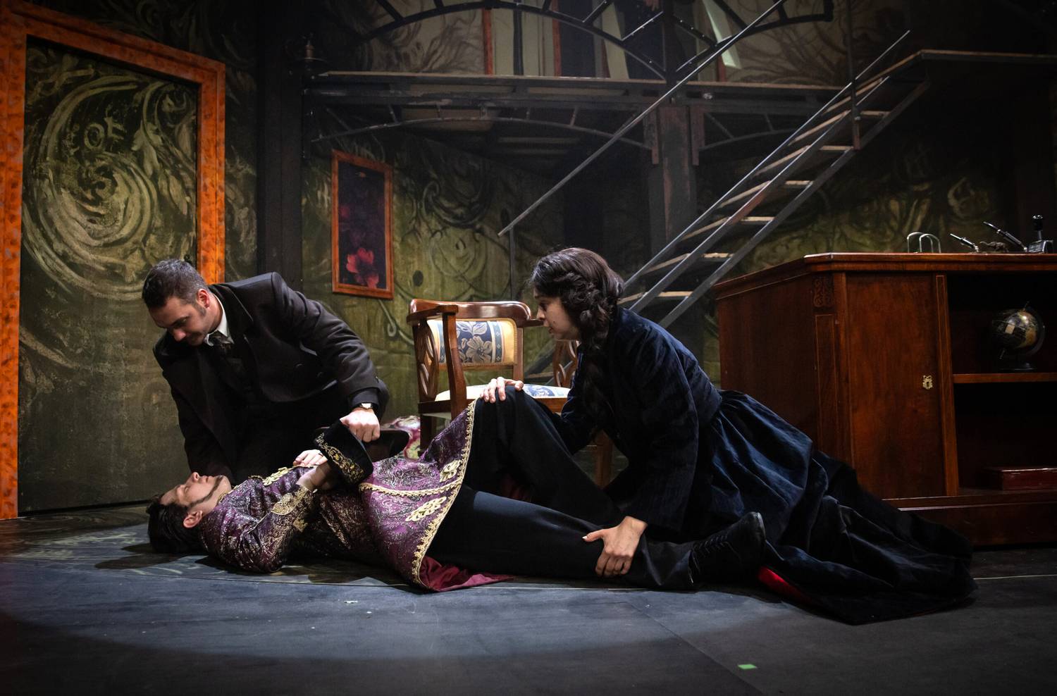 sherlock-holmes-es-a-moriarty-rejtely