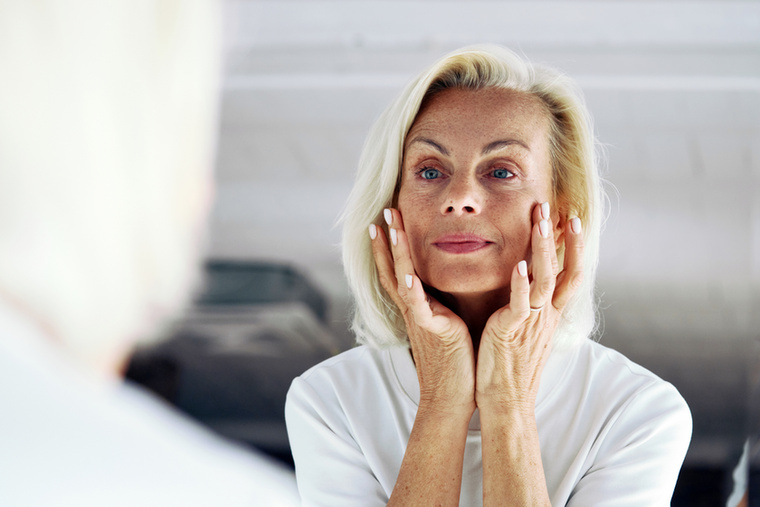 BőrproblémákA bőr az elsők között reagál a tartós stresszre: fokozódhatnak a gyulladásos folyamatok, romolhat a rosacea, megjelenhetnek a stresszpattanások, a kiszáradás és az irritáció.