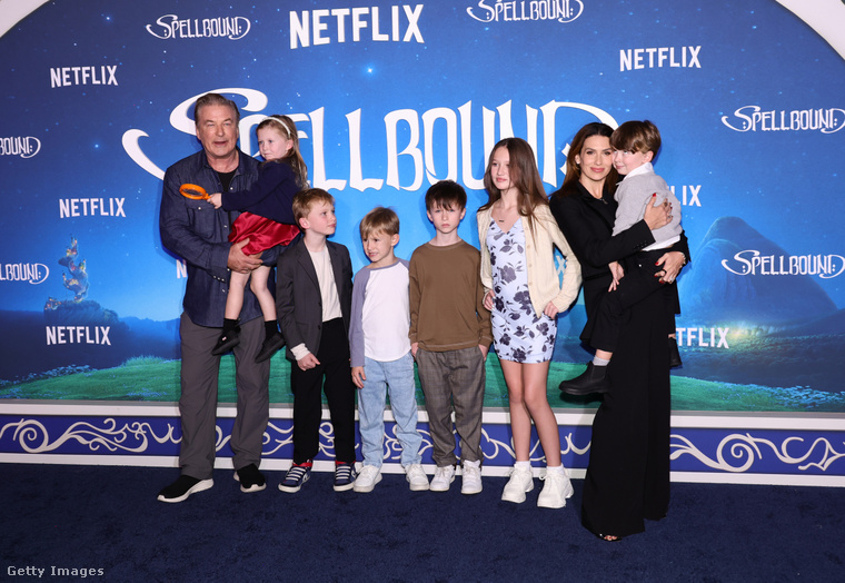 Alec és Hilaria Baldwin között 26 év kor különbség van, és a házasságukból összesen hét gyermek született. (Fotó: Getty Images)