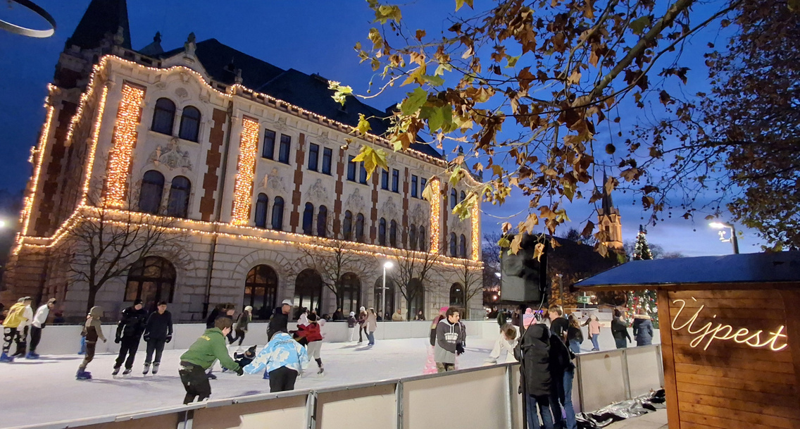 Budapest Főváros IV. kerület Újpest Önkormányzat-korcsolya-2