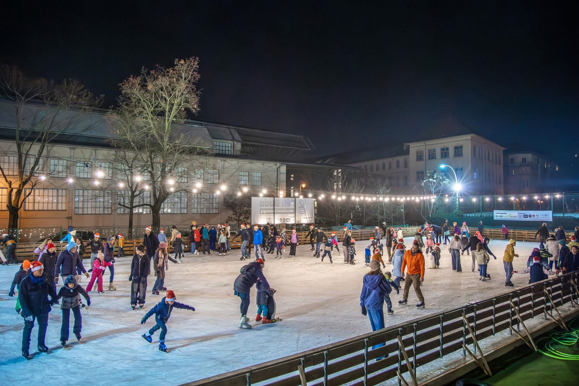 Téli Buda - Mikulástól farsangig-Facebook-korcsolyapálya