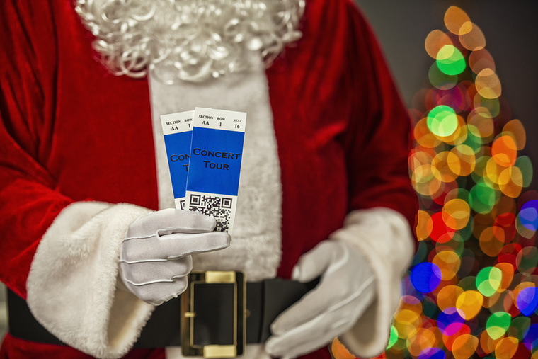 Koncert- vagy repülőjegyekKözös élményt kínáló ajándékok, mint a koncertjegy vagy nyaralás, nem minden esetben a kapcsolat erősségét jelzik