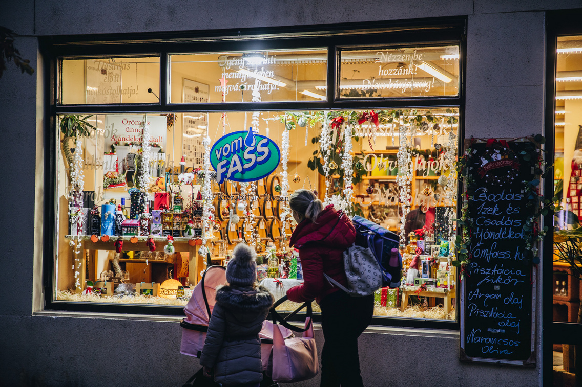 karacsonyi kirakatok 251208 majorkata-29