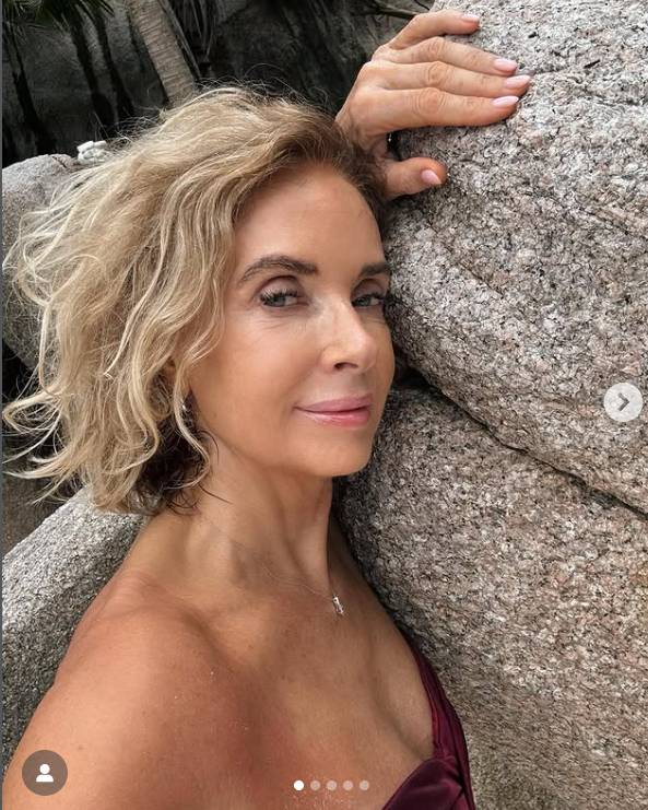 A 69 éves Kathy Hill aktívan posztol az Instagram-oldalára.