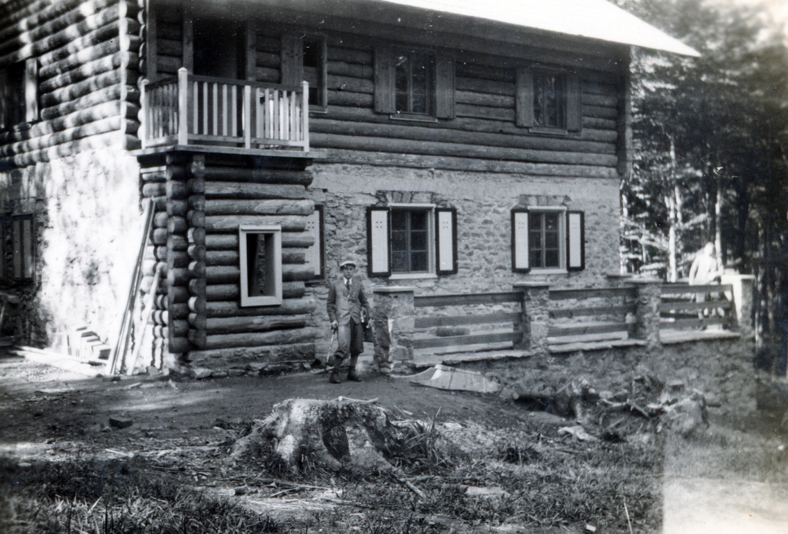 A Magyarországi Kárpát-egyesület által épített turistaház a Hörmann-forrás mellett, Kőszegen, 1934
