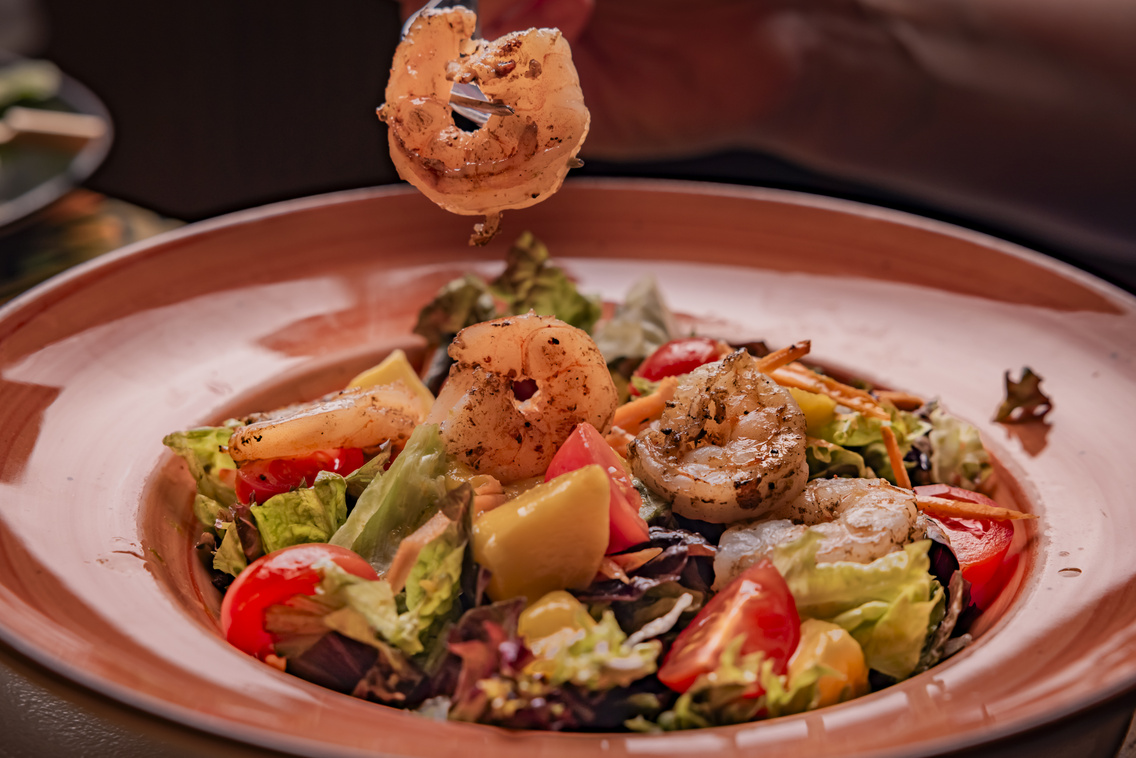 Rákos-mangós saláta