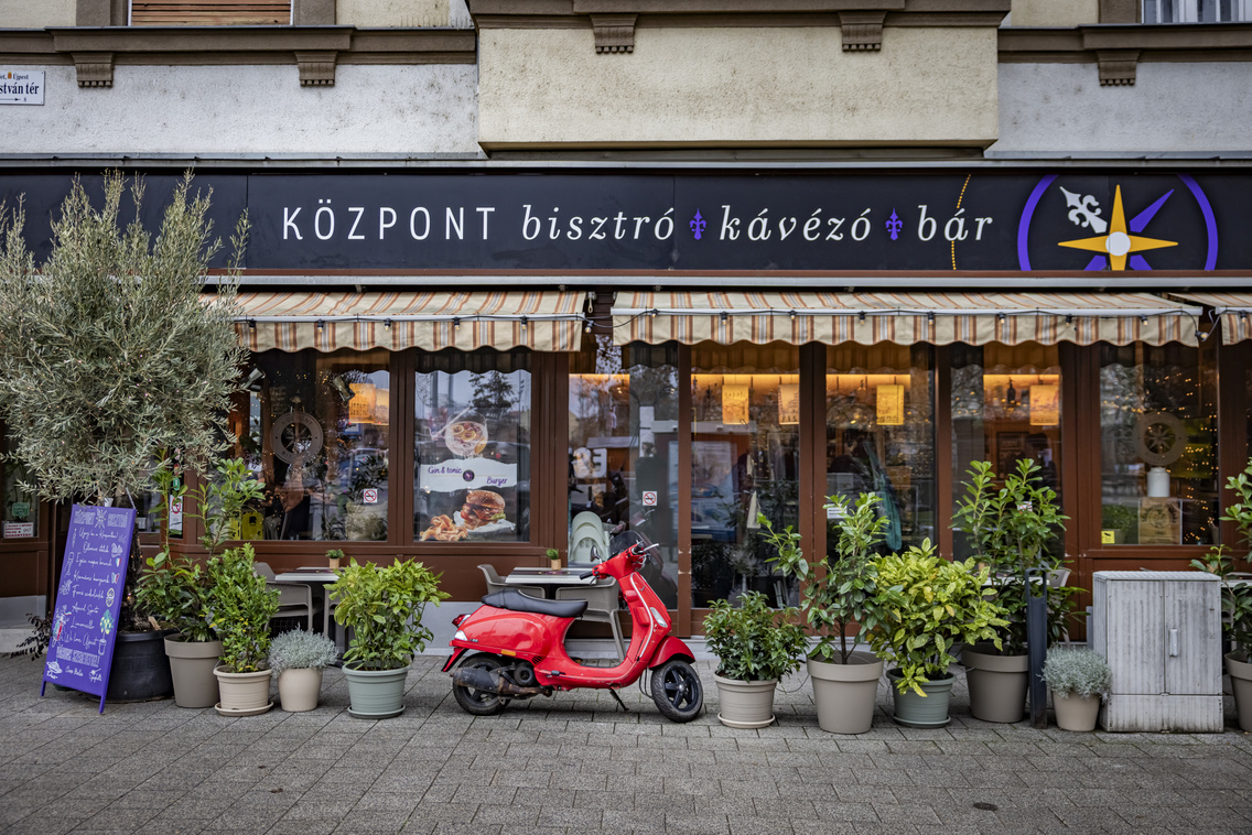Központ Bisztró