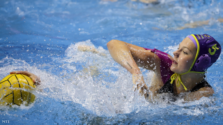 Lendvay Zoé az élvonalbeli vízilabda-bajnokság döntőjében 2025. május 7-én