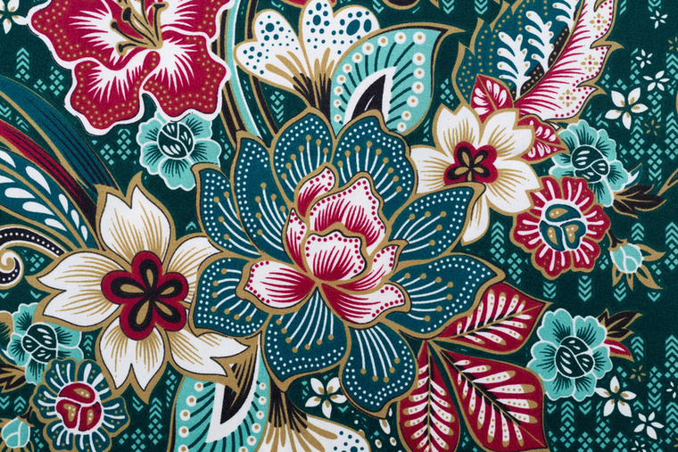Batik szövetekA batik szöveteket jobb, ha nem mossuk mosógépben, mivel a legtöbb nem színtartó, ami azt jelenti, hogy színeik kimosódhatnak vagy átterjedhetnek más szövetekre mosáskor, különösen, ha nincsennek megfelelően előmosva, vagy nincs hozzájuk színfogó rakva