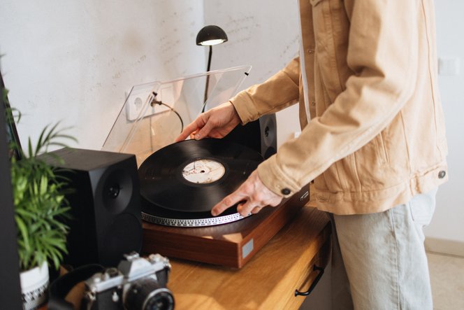 Poós Zoltán: A férfi, aki&nbsp;szerelmes lett a&nbsp;lemezjátszójába