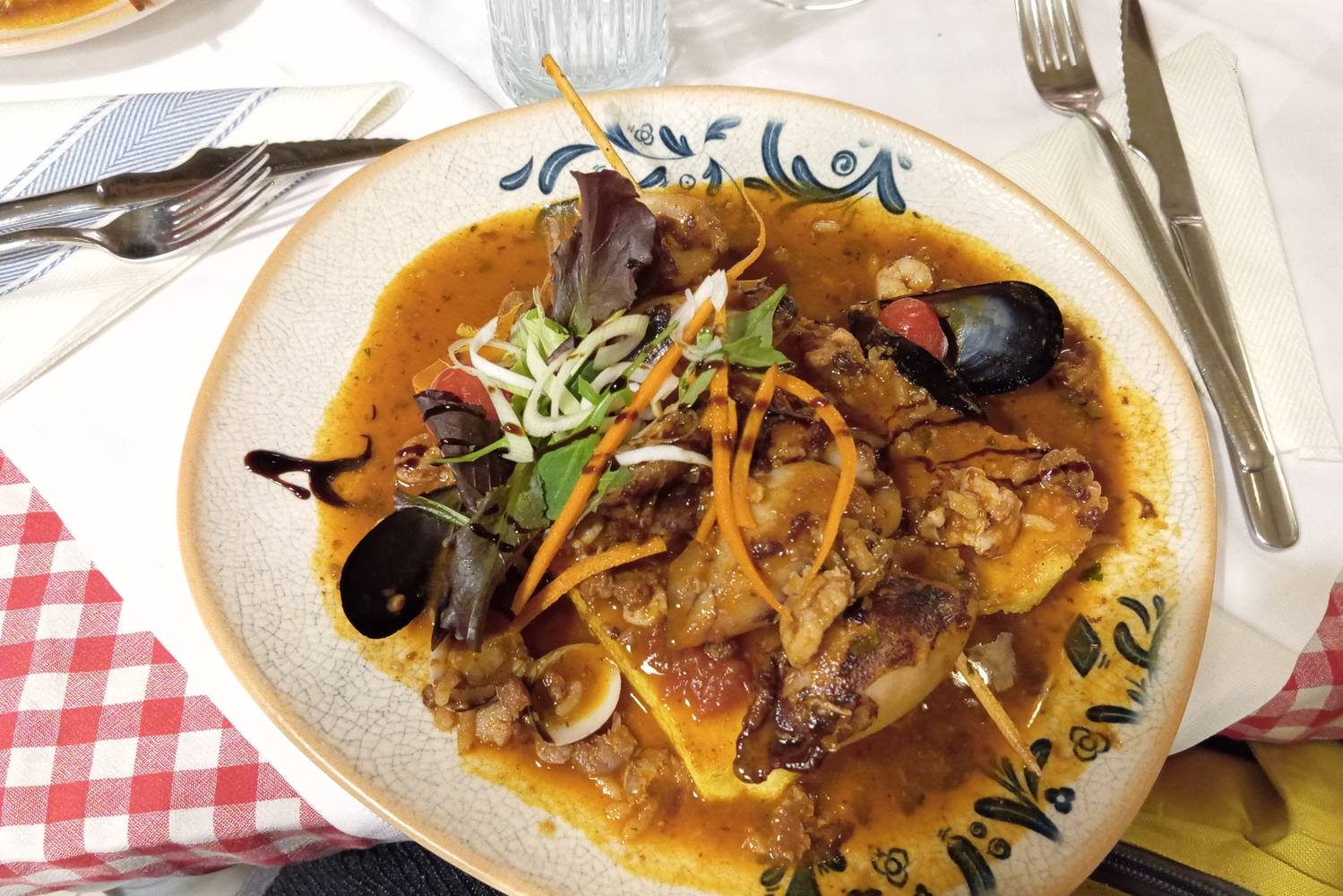 Töltött tinhalfejek a Bistro Mornar étteremben.