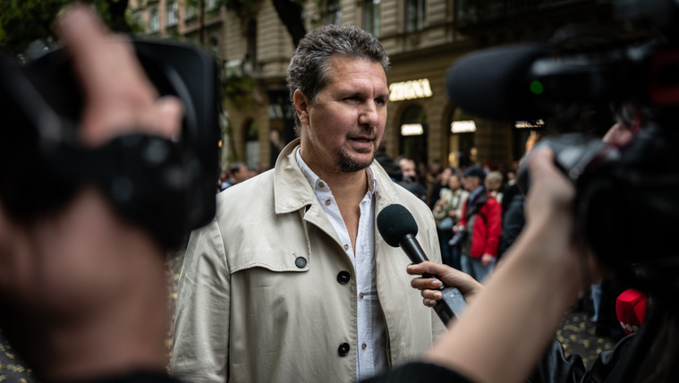 Nagy Ervin: Tűz ütött ki az iváncsai akkumulátorgyárban, több dolgozó kórházba került